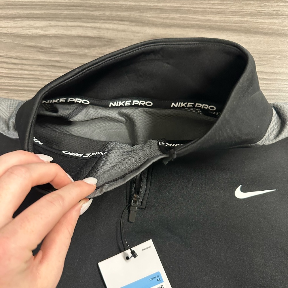 Nike Cropped Quarter Zip - Picture 3 of 3